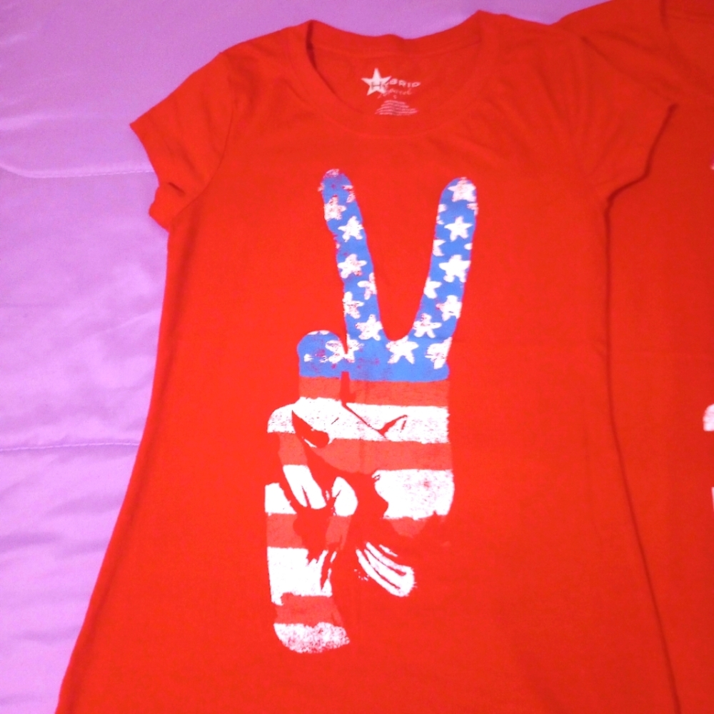Women's T-Shirt / Hybrid Apparel / Size. Medium